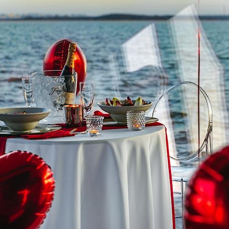 Grand Ht Houseboats - Domki Na Wodzie - Sauna, Jacuzzi, Kominek Mielno  Ngoại thất bức ảnh