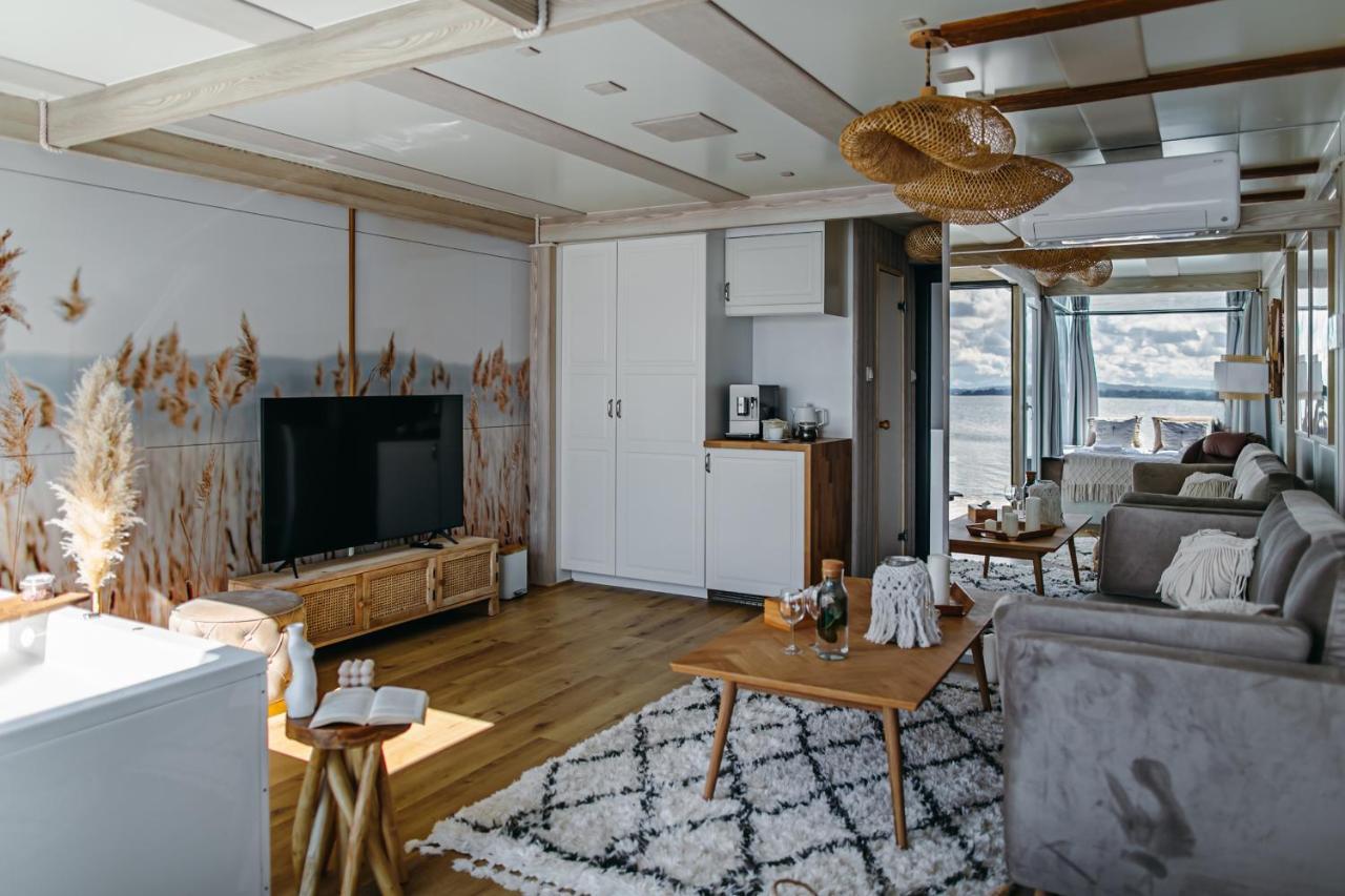 Grand Ht Houseboats - Domki Na Wodzie - Sauna, Jacuzzi, Kominek Mielno  Ngoại thất bức ảnh