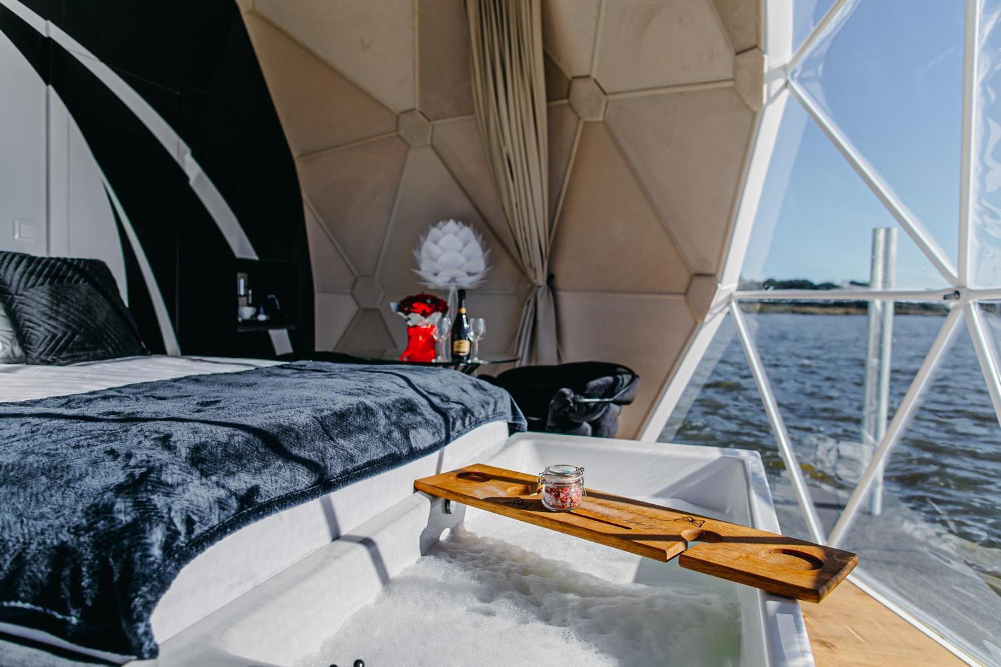 Grand Ht Houseboats - Domki Na Wodzie - Sauna, Jacuzzi, Kominek Mielno  Phòng bức ảnh
