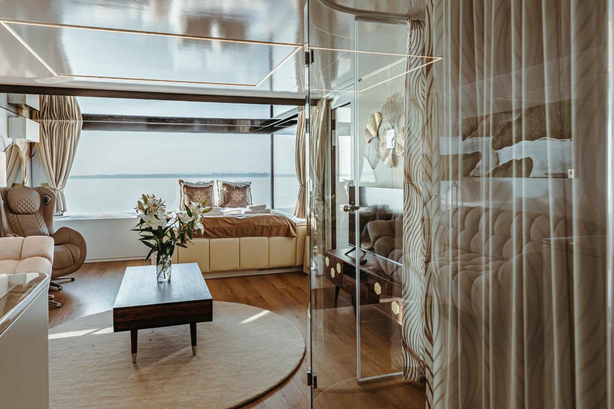 Grand Ht Houseboats - Domki Na Wodzie - Sauna, Jacuzzi, Kominek Mielno  Phòng bức ảnh