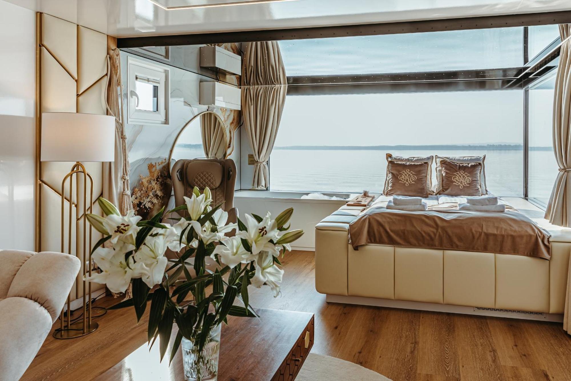 Grand Ht Houseboats - Domki Na Wodzie - Sauna, Jacuzzi, Kominek Mielno  Ngoại thất bức ảnh