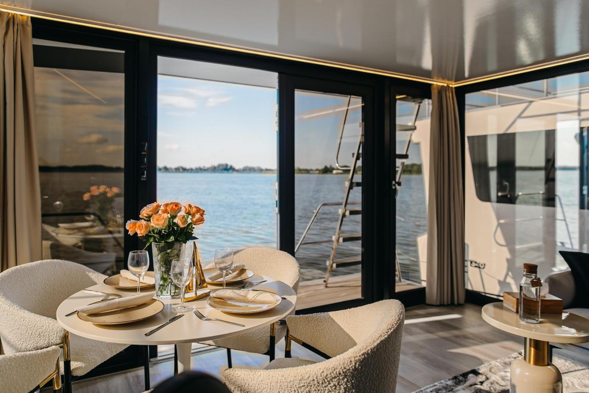 Grand Ht Houseboats - Domki Na Wodzie - Sauna, Jacuzzi, Kominek Mielno  Phòng bức ảnh