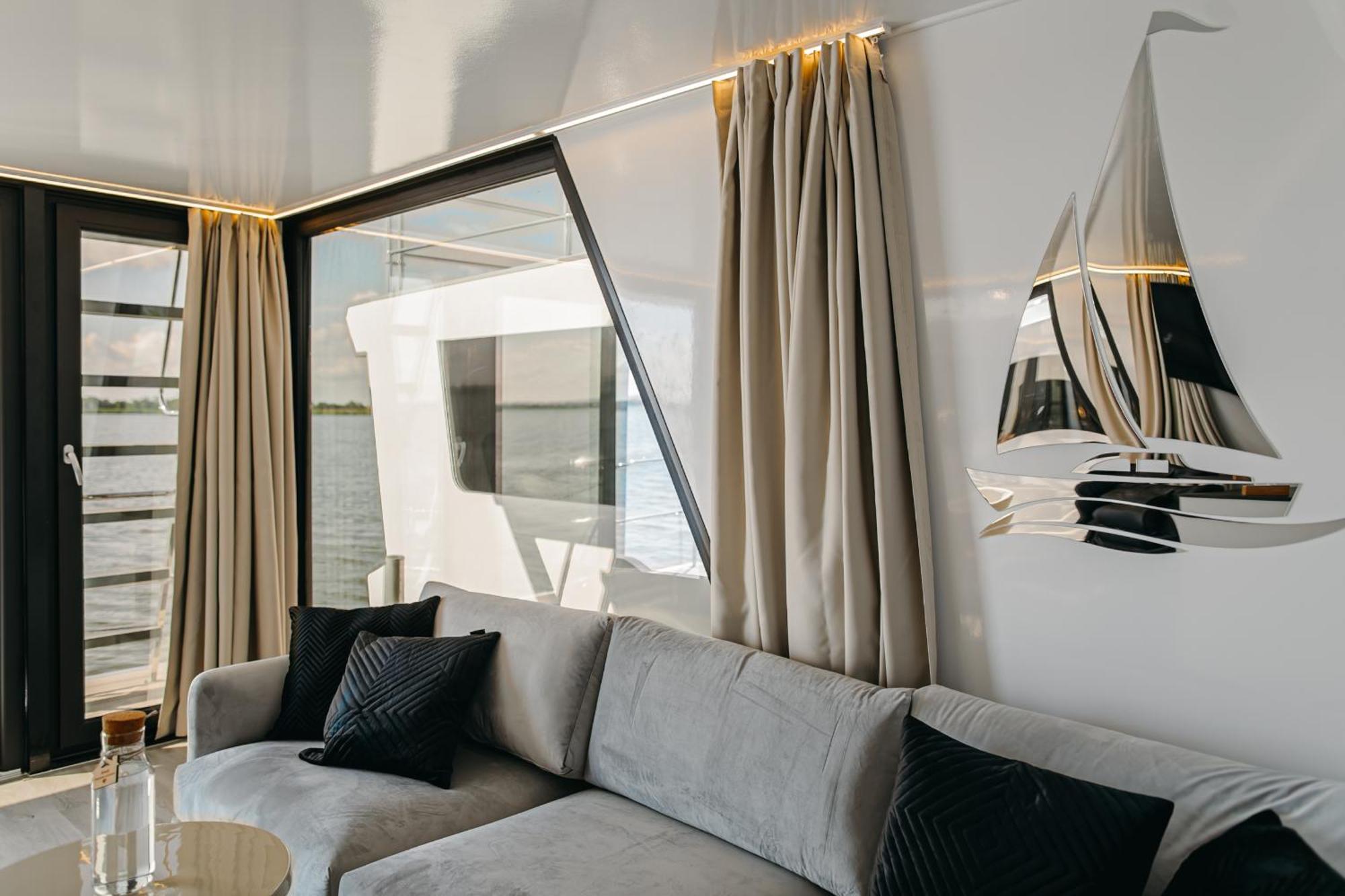 Grand Ht Houseboats - Domki Na Wodzie - Sauna, Jacuzzi, Kominek Mielno  Phòng bức ảnh